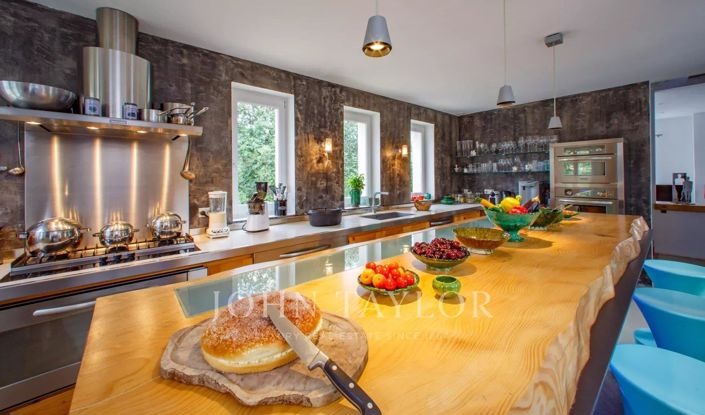 Image No.6-6 Bed House for sale