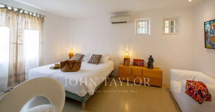 Image No.8-6 Bed House for sale