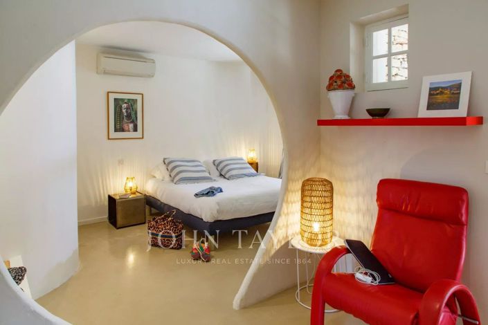 Image No.9-6 Bed House for sale