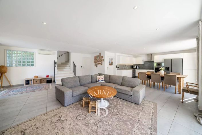 Image No.4-5 Bed House for sale