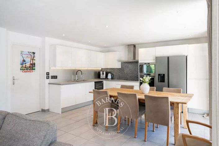 Image No.5-5 Bed House for sale