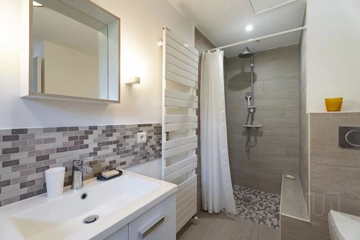 Image No.11-5 Bed House for sale