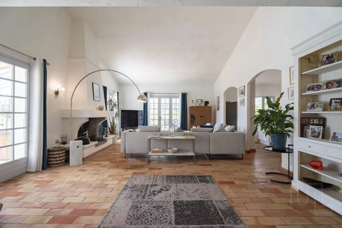 Image No.5-5 Bed House for sale