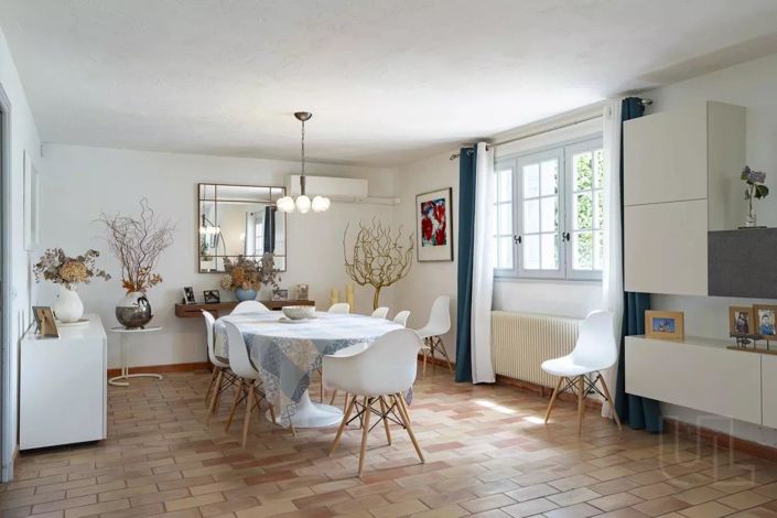 Image No.6-5 Bed House for sale