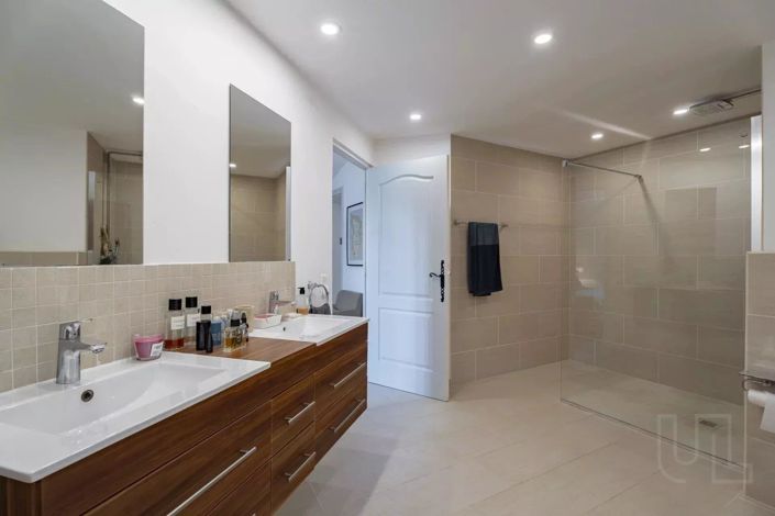 Image No.9-5 Bed House for sale