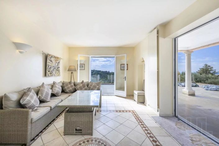 Image No.10-6 Bed House for sale