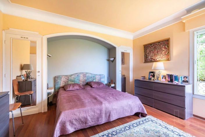 Image No.6-5 Bed House for sale