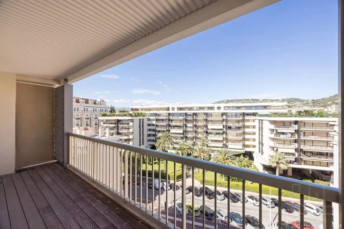 Image No.13-1 Bed Property for sale