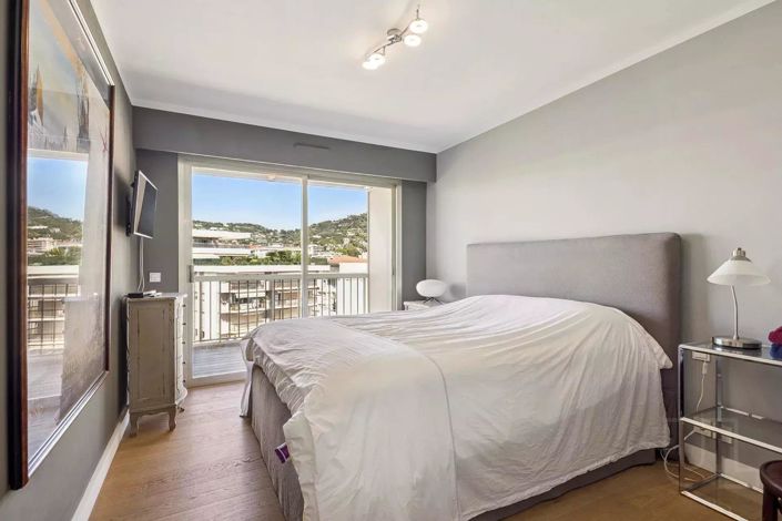 Image No.8-1 Bed Property for sale