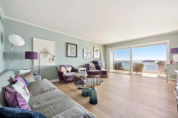 Image No.14-2 Bed Property for sale