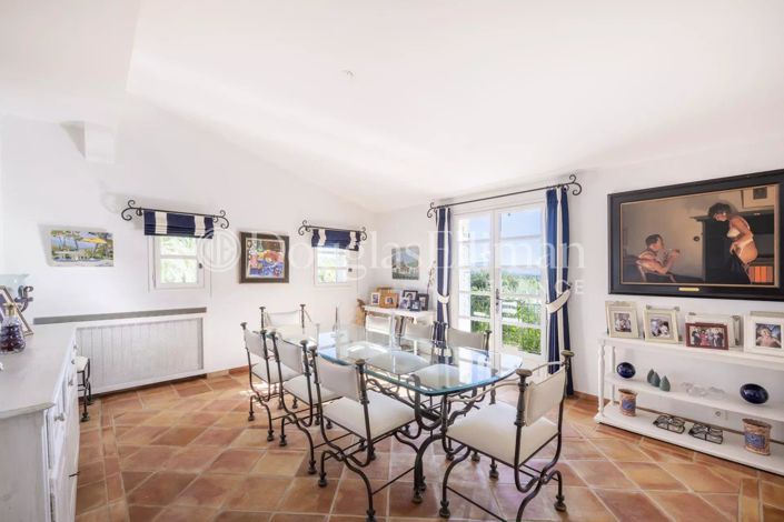 Image No.9-8 Bed House for sale