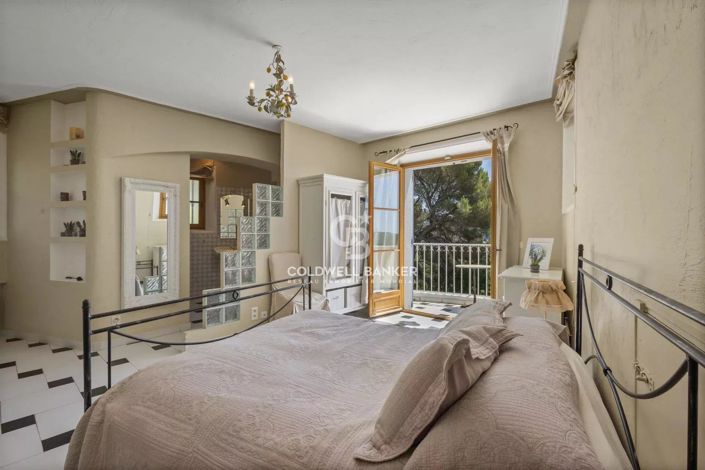 Image No.17-5 Bed House for sale