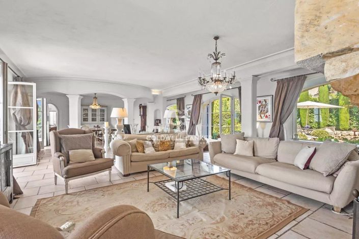 Image No.6-5 Bed House for sale