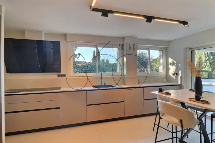 Image No.12-5 Bed House for sale