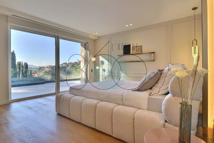 Image No.16-5 Bed House for sale