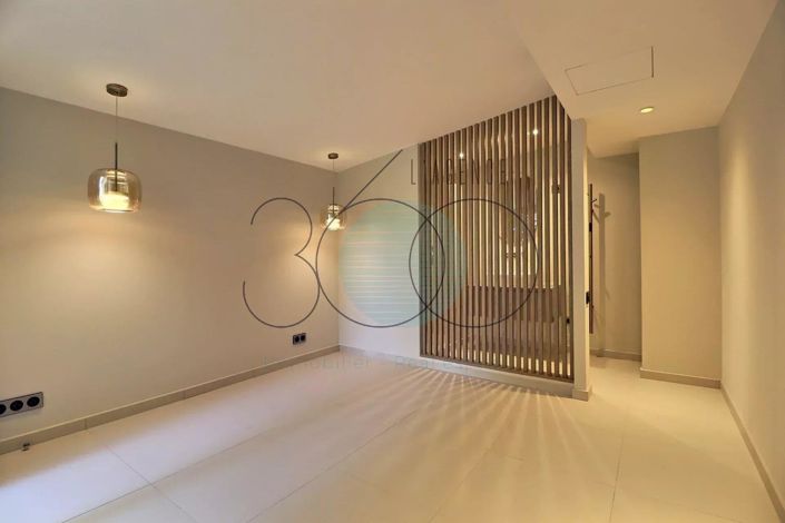 Image No.20-5 Bed House for sale