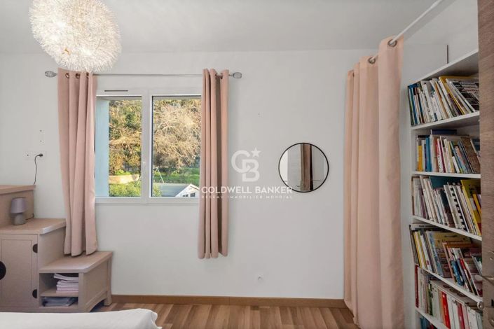 Image No.16-5 Bed House for sale