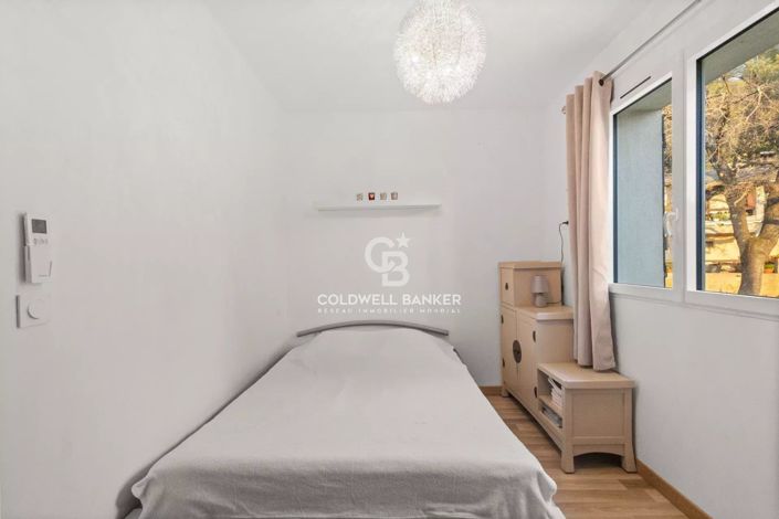 Image No.18-5 Bed House for sale