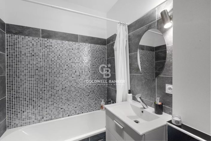 Image No.19-5 Bed House for sale