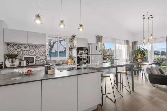 Image No.2-5 Bed House for sale