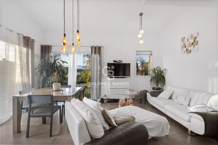 Image No.5-5 Bed House for sale