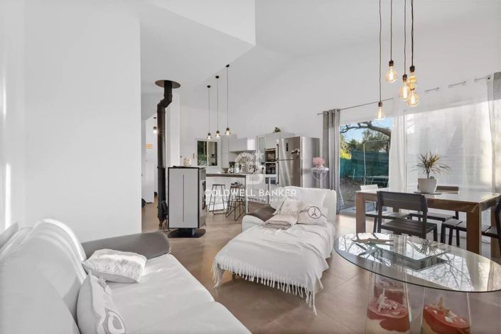 Image No.7-5 Bed House for sale