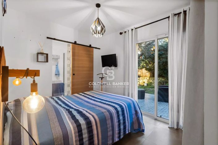 Image No.9-5 Bed House for sale