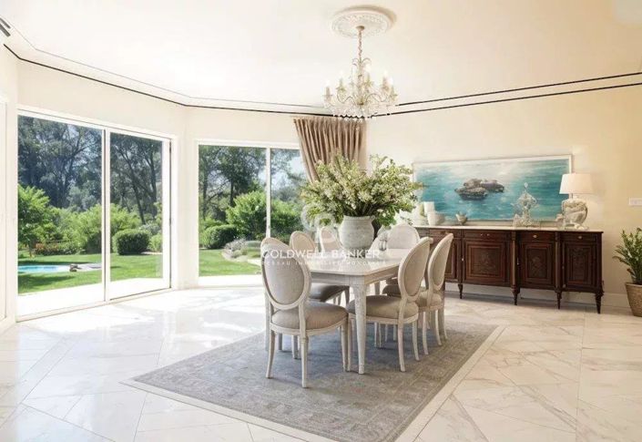 Image No.8-5 Bed House for sale