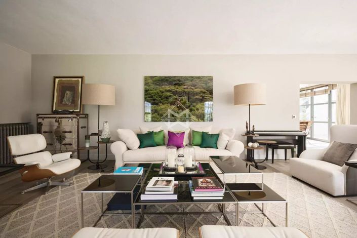 Image No.4-8 Bed House for sale