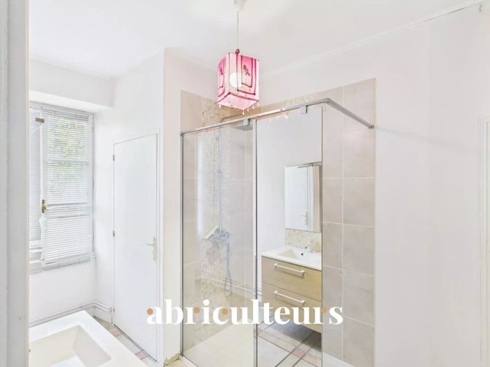 Image No.11-5 Bed House for sale