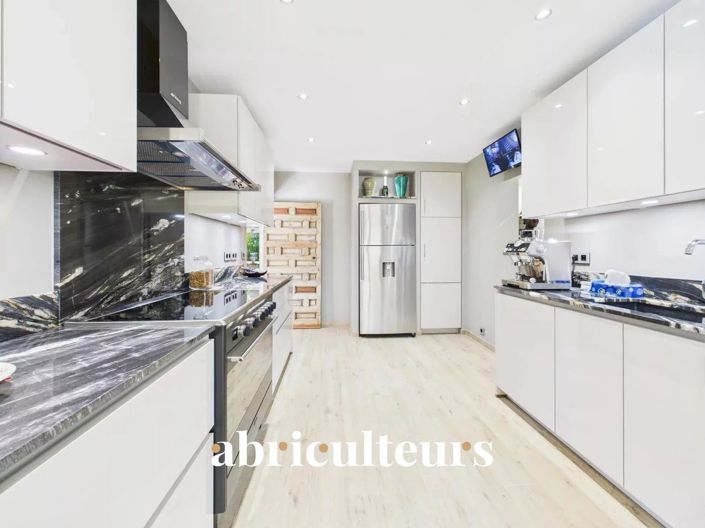 Image No.4-5 Bed House for sale