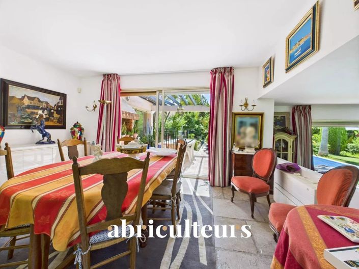 Image No.5-5 Bed House for sale