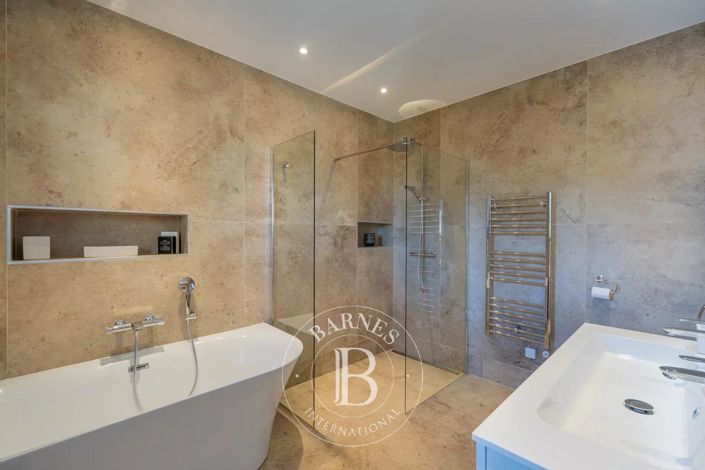 Image No.12-3 Bed House for sale