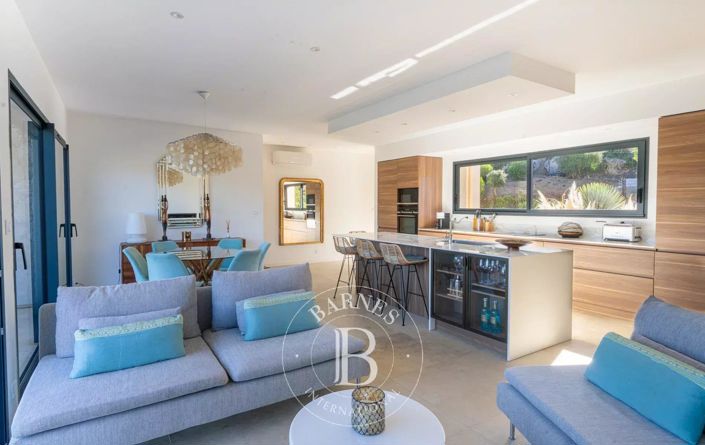 Image No.6-3 Bed House for sale