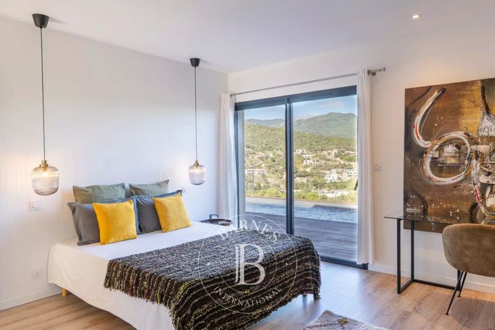 Image No.9-3 Bed House for sale