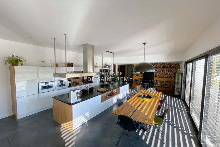 Image No.3-4 Bed House for sale