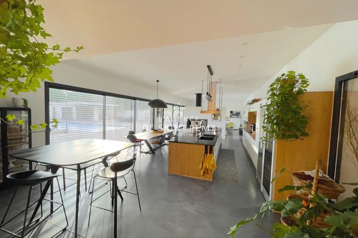 Image No.6-4 Bed House for sale