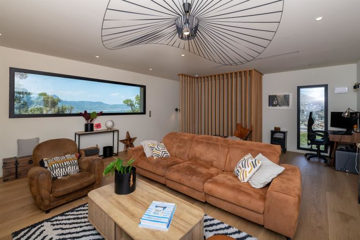 Image No.12-5 Bed House for sale