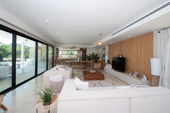 Image No.6-5 Bed House for sale