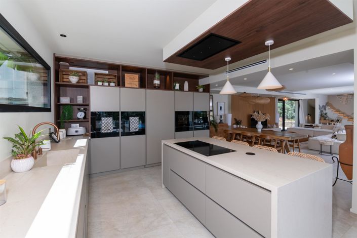 Image No.8-5 Bed House for sale