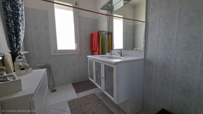 Image No.15-3 Bed House for sale