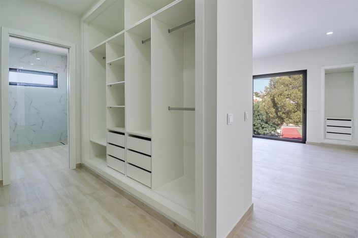 Image No.16-3 Bed House for sale