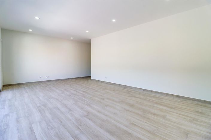 Image No.18-3 Bed House for sale