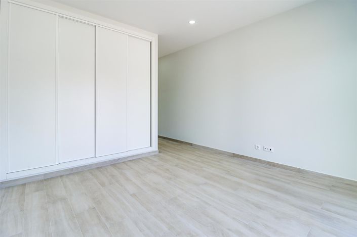 Image No.21-3 Bed House for sale