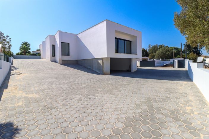 Image No.30-3 Bed House for sale