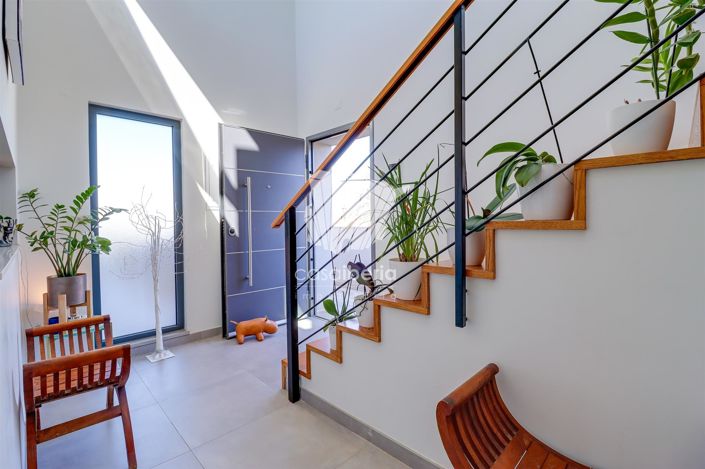 Image No.12-4 Bed House for sale