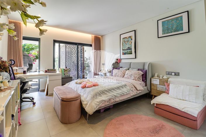 Image No.14-4 Bed House for sale