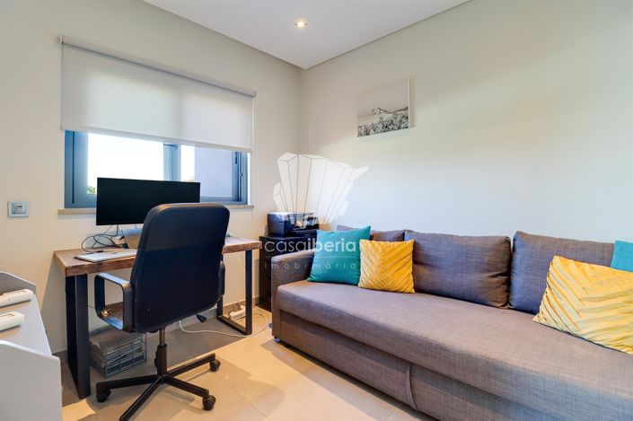 Image No.24-4 Bed House for sale