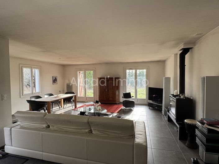 Image No.6-4 Bed House for sale