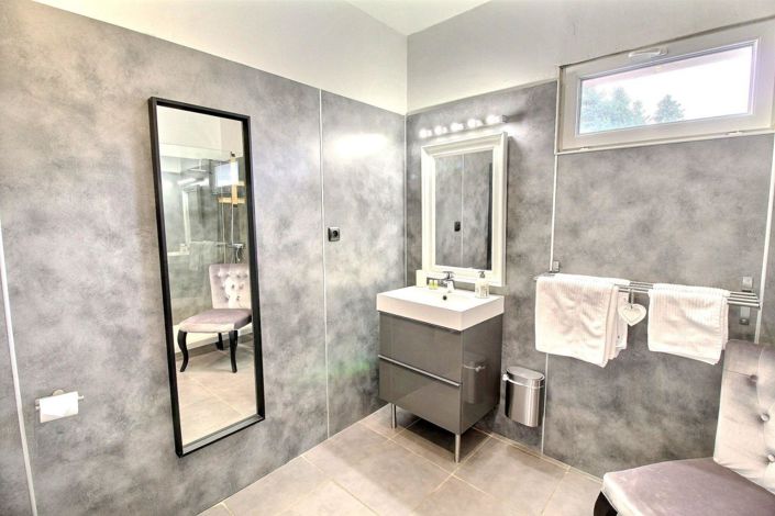 Image No.10-12 Bed House for sale